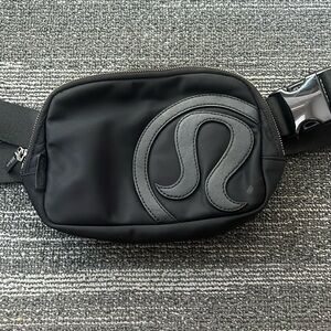 Lululemon 1L black belt bag with Logo